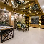Hillhouse Πανσιόν 4*