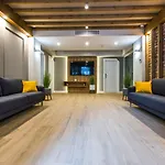 Hillhouse Πανσιόν 4*
