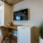 Πανσιόν Hillhouse 4*