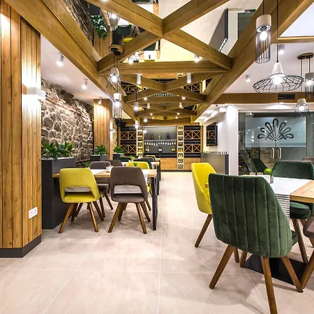 Hillhouse Guest house 4*