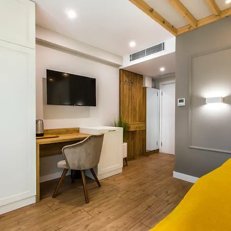 Hillhouse 4*