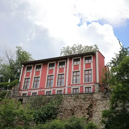 Hillhouse 4*