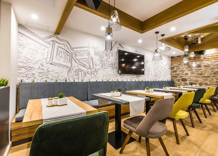 Hillhouse Pensionat 4*